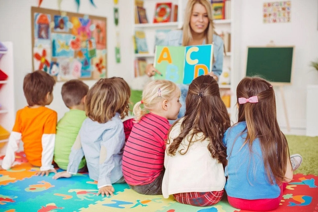 Guiding Young Minds: Tips for Choosing the Right Preschool Educational Program