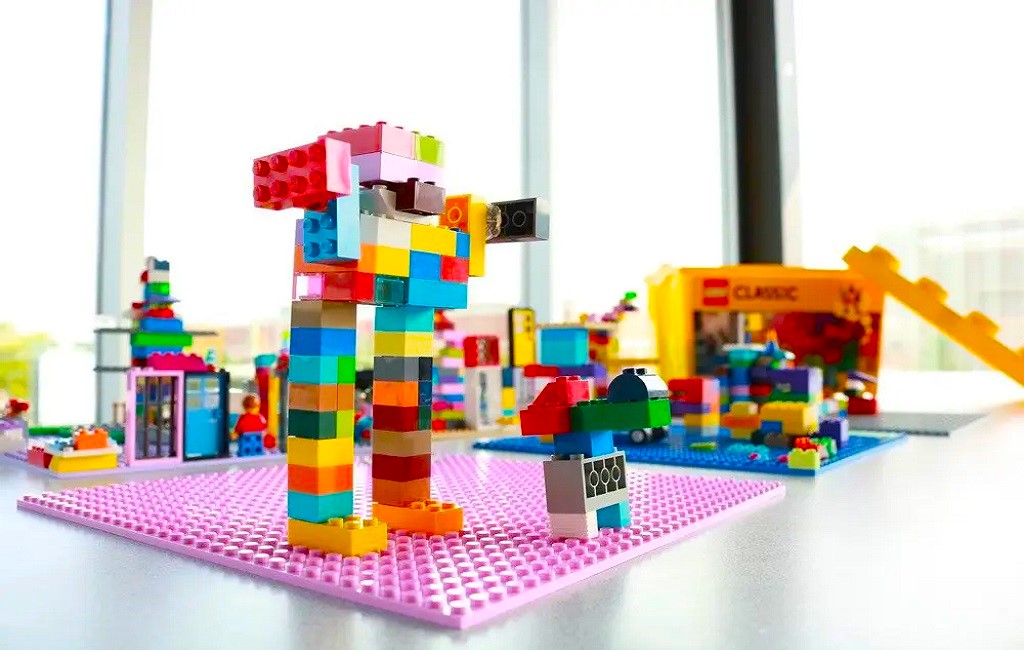 Exploring the Educational Benefits of Building with LEGO Bricks